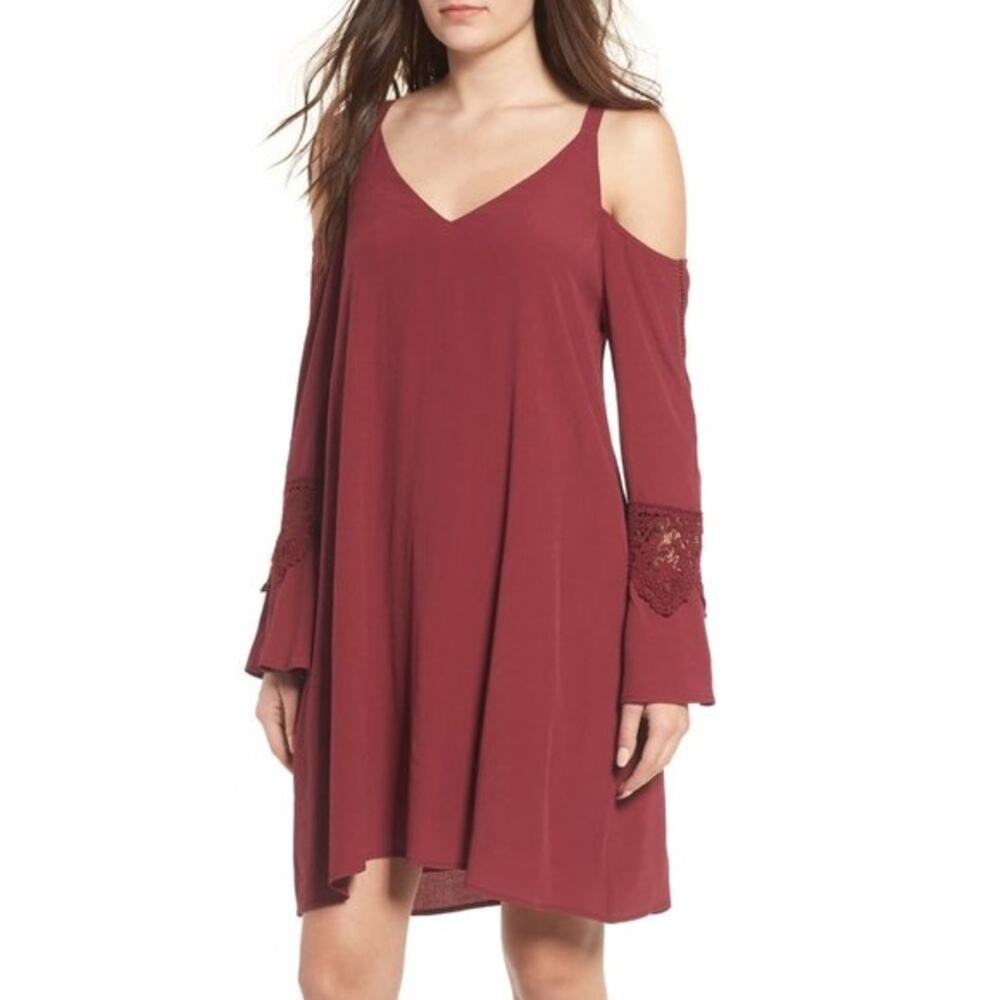 NWT! ASTR THE LABEL Cold Shoulder Shift Dress Size Small
